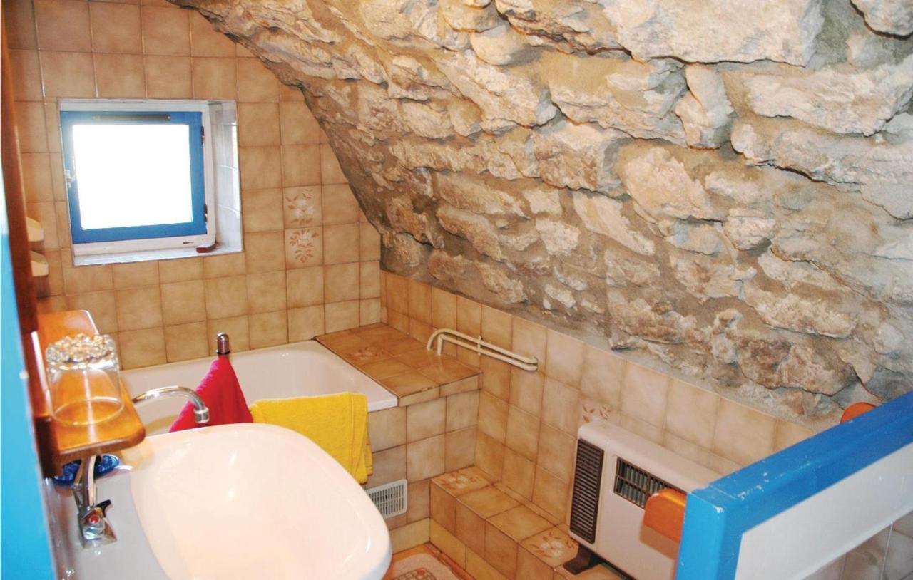 1 Bedroom Nice Apartment In La Beaume Labeaume Exterior foto