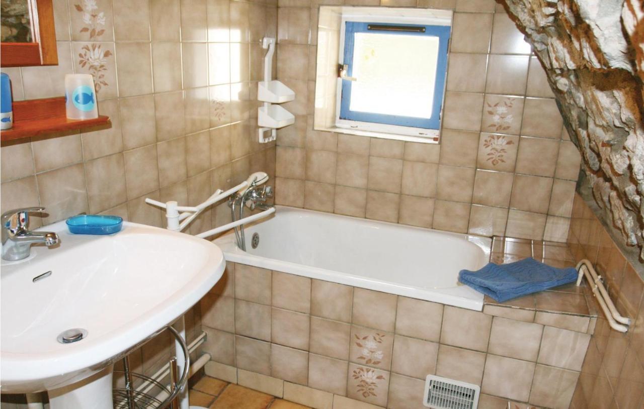 1 Bedroom Nice Apartment In La Beaume Labeaume Exterior foto